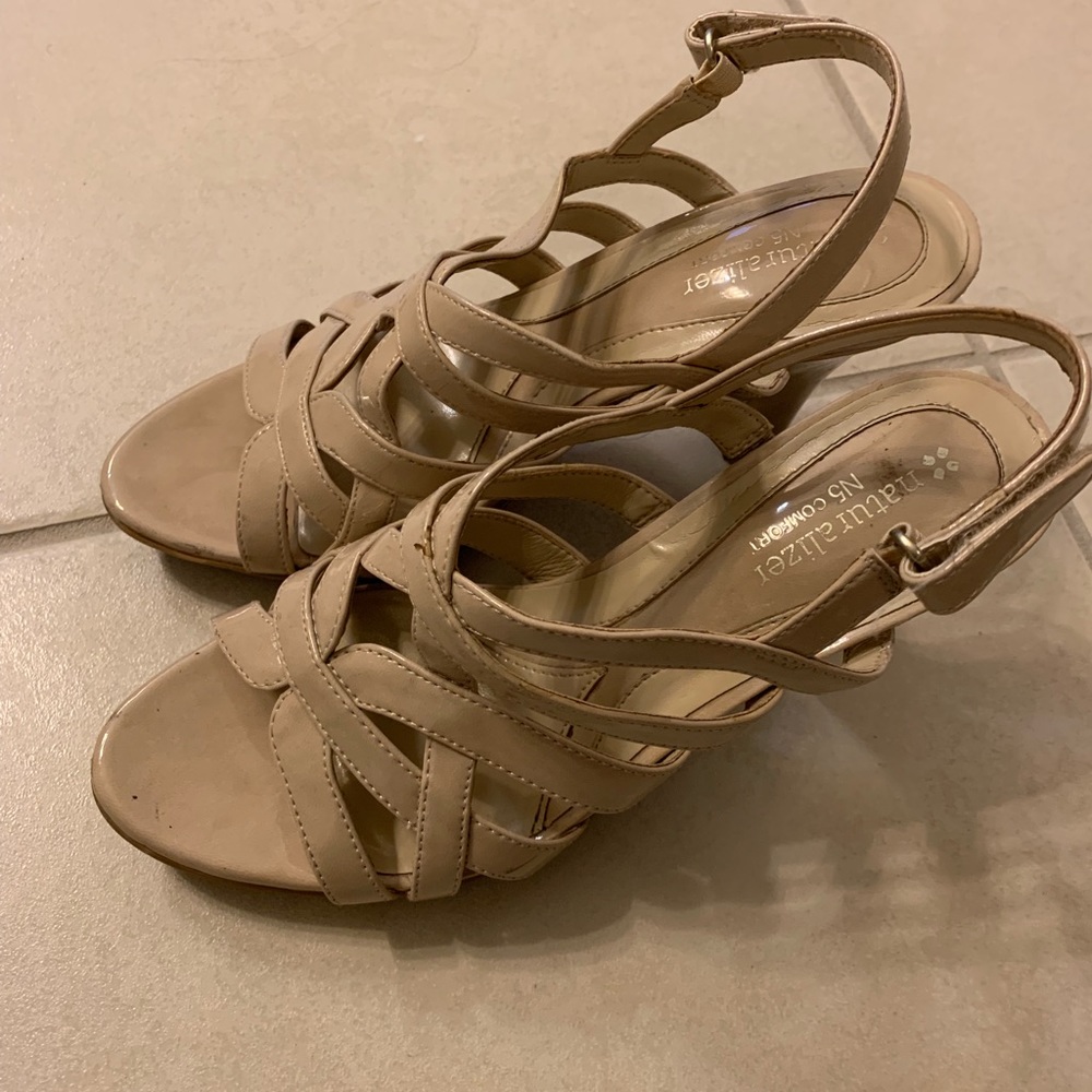Size 7 naturalizer heels